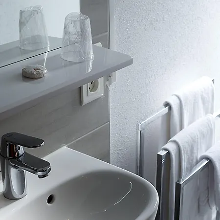 Le Chatel מלון 2*