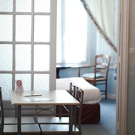 Le Chatel Hotel