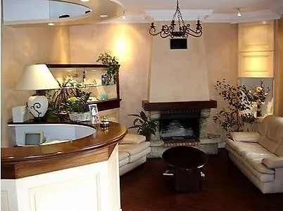 Le Chatel فندق رويات